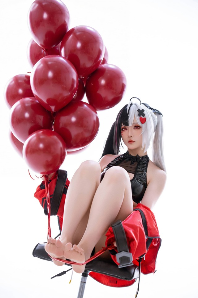 星之迟迟·安魂曲COS赏析:在黑红色调中重塑角色的神秘魅力 星之迟迟·安魂曲COS赏析:在黑红色调中重塑角色的神秘魅力