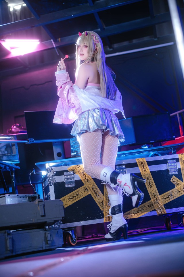 屿鱼Yukako毒蛇COS:赛博霓虹的危险甜美诠释毒蛇独有魅力 屿鱼Yukako毒蛇COS:赛博霓虹的危险甜美诠释毒蛇独有魅力