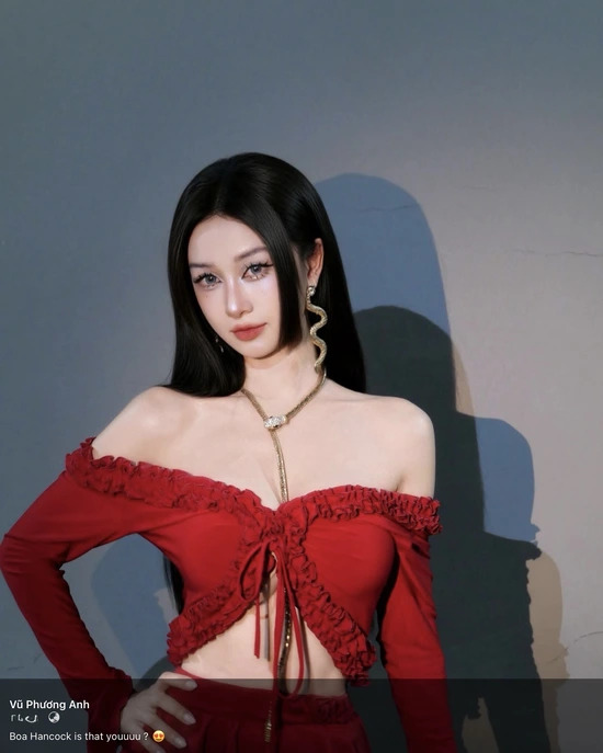 克制版波雅·汉库克COS赏析|优雅气场与现代人像美学的诠释 克制版波雅·汉库克COS赏析|优雅气场与现代人像美学的诠释