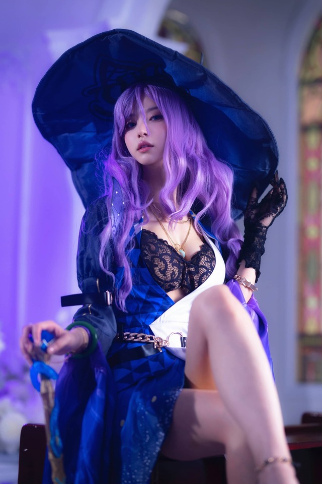 典雅与权谋交织:Shika小鹿鹿翡翠COS演绎冷艳掌控力的极致 典雅与权谋交织:Shika小鹿鹿翡翠COS演绎冷艳掌控力的极致