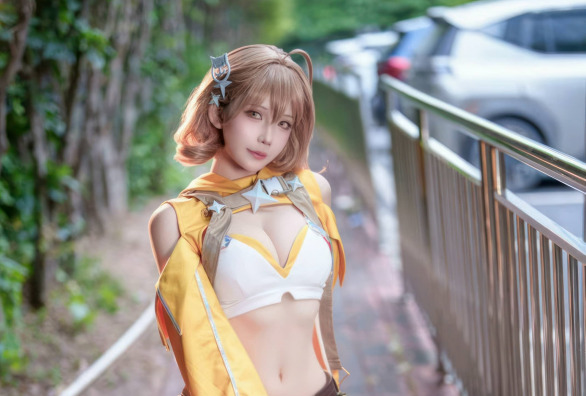 中岛莫之子i·阿妮斯COS赏析:诠释超级巨星版的元气少女魅力