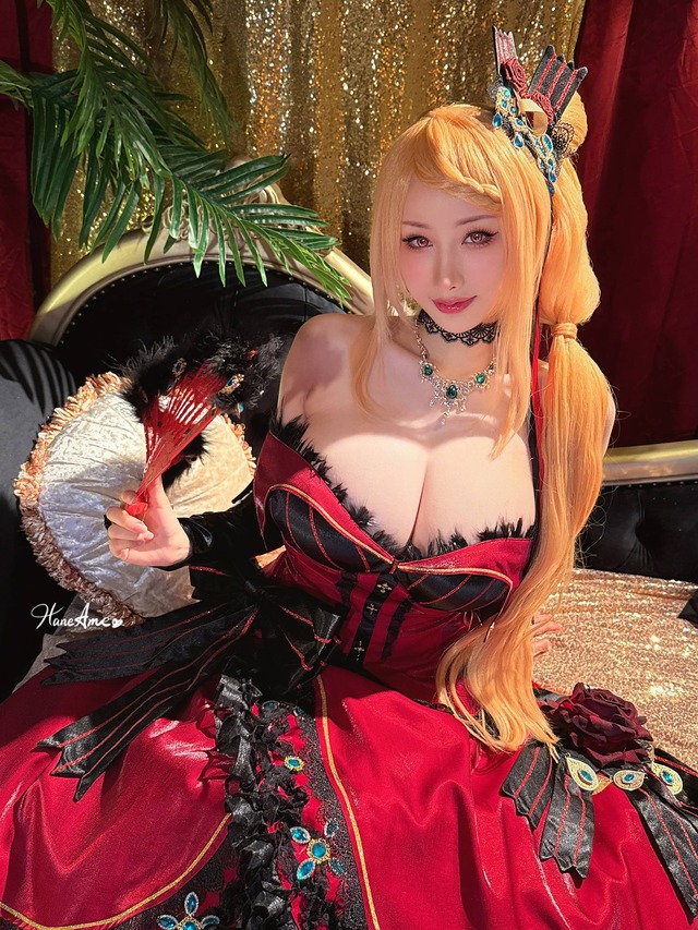 雨波HaneAme普莉希拉cos：以华丽红黑美学重塑傲慢贵族气场