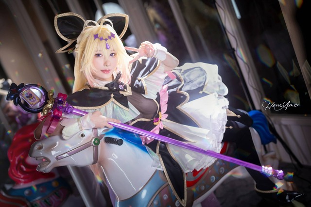 雨波_HaneAme露露卡COS：黑金魔法少女与旋转木马的碰撞