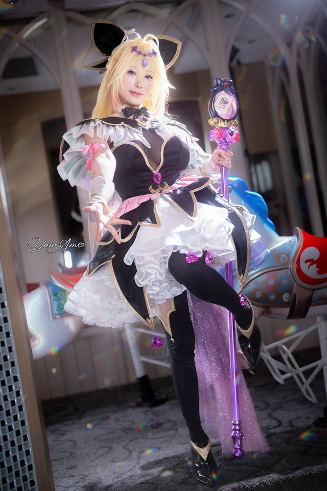 雨波_HaneAme露露卡COS：黑金魔法少女与旋转木马的碰撞