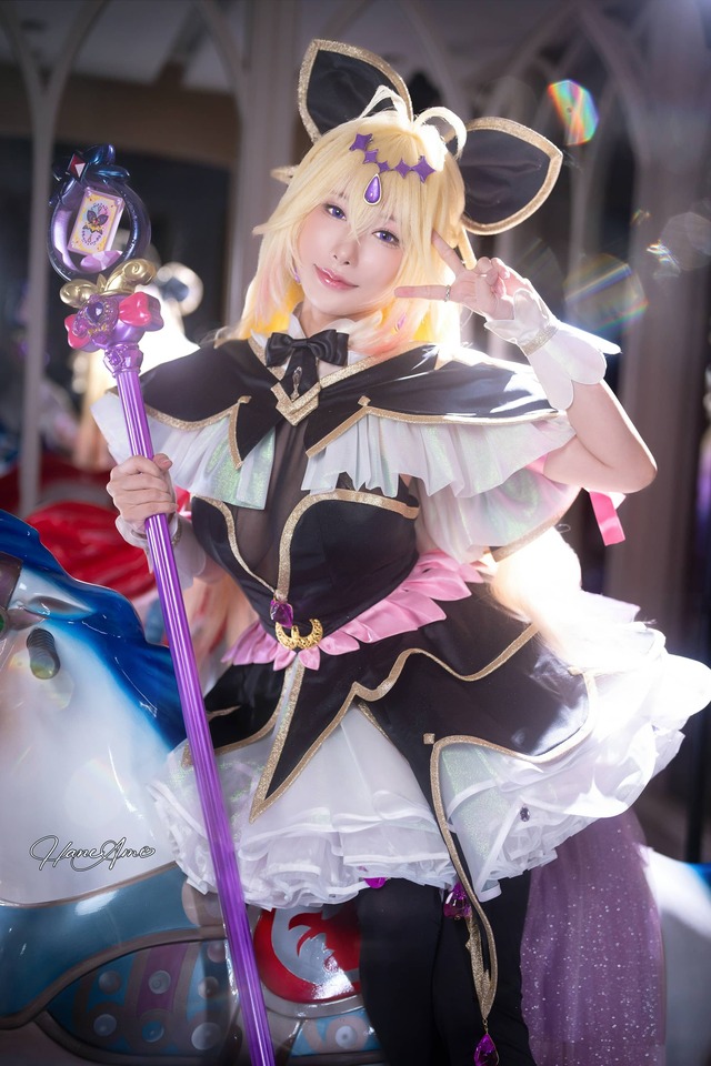 雨波_HaneAme露露卡COS：黑金魔法少女与旋转木马的碰撞