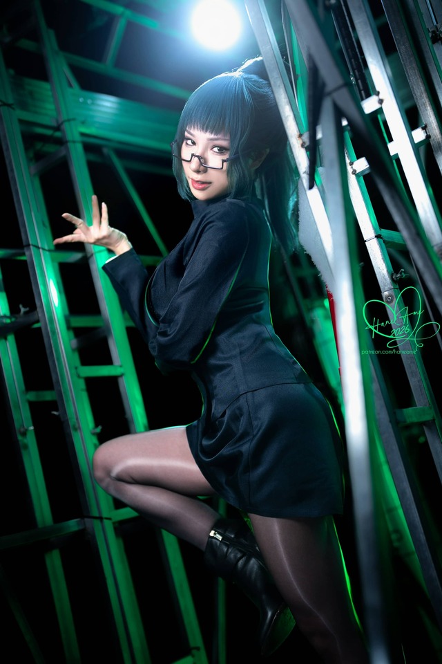 雨波HaneAme咒术回战cos:禅院真希高专制服拉满战斗氛围 雨波HaneAme咒术回战cos:禅院真希高专制服拉满战斗氛围