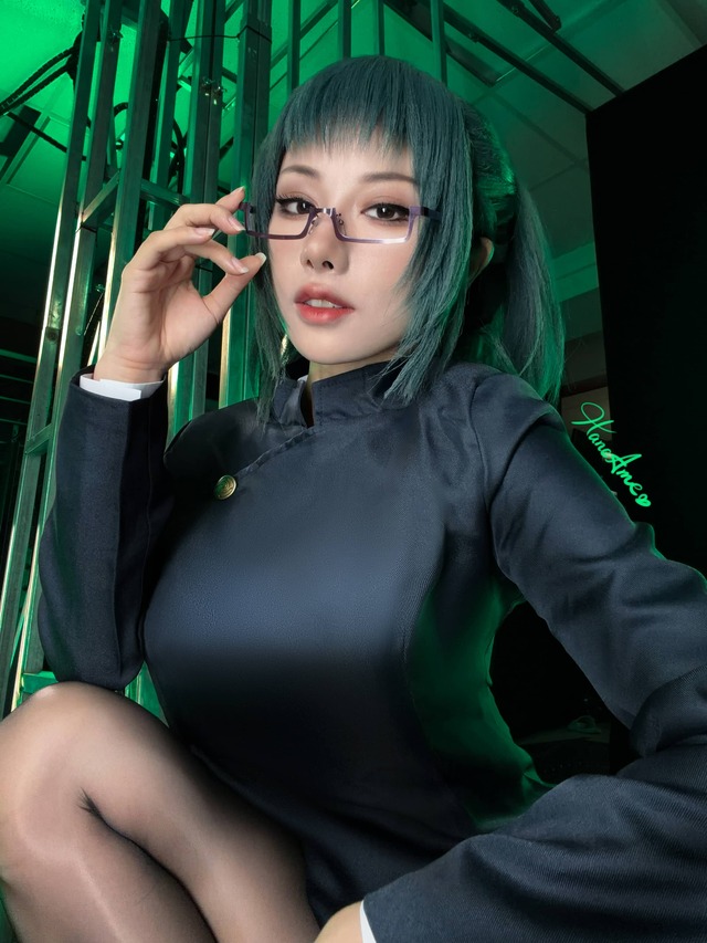 雨波HaneAme咒术回战cos:禅院真希高专制服拉满战斗氛围 雨波HaneAme咒术回战cos:禅院真希高专制服拉满战斗氛围