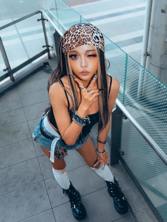 少女前线2罗蕾莱COS:神还原DSR-50冷艳战术美学惊艳呈现 少女前线2罗蕾莱COS:神还原DSR-50冷艳战术美学惊艳呈现