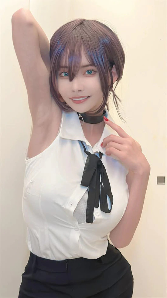 深田咏美链锯人COS：短发蓝瞳神还原蕾塞，反差气质太抢镜