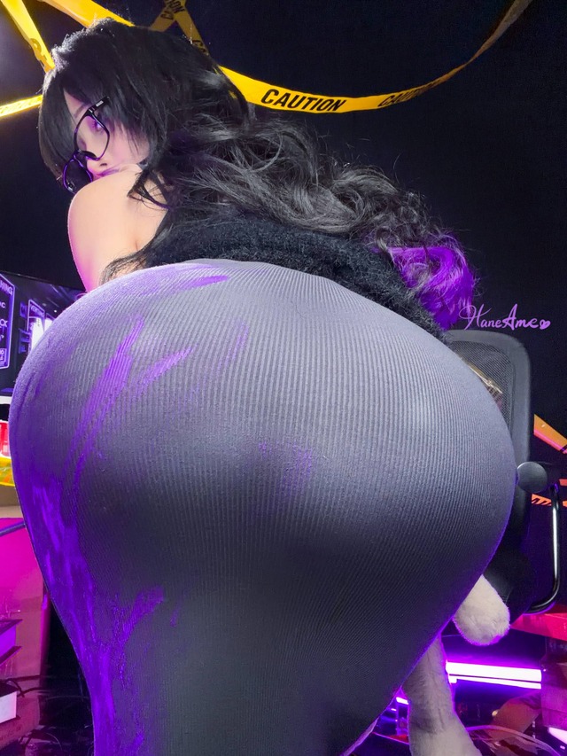 雨波_HaneAme蕾贝尔COS:黑框眼镜赛博警戒区的反差魅力 雨波_HaneAme蕾贝尔COS:黑框眼镜赛博警戒区的反差魅力