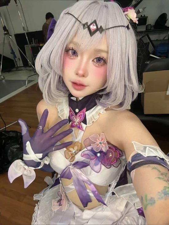 崩坏星穹铁道·遐蝶COS:MC Yoonsul演绎银发幻想少女魅力 崩坏星穹铁道·遐蝶COS:MC Yoonsul演绎银发幻想少女魅力