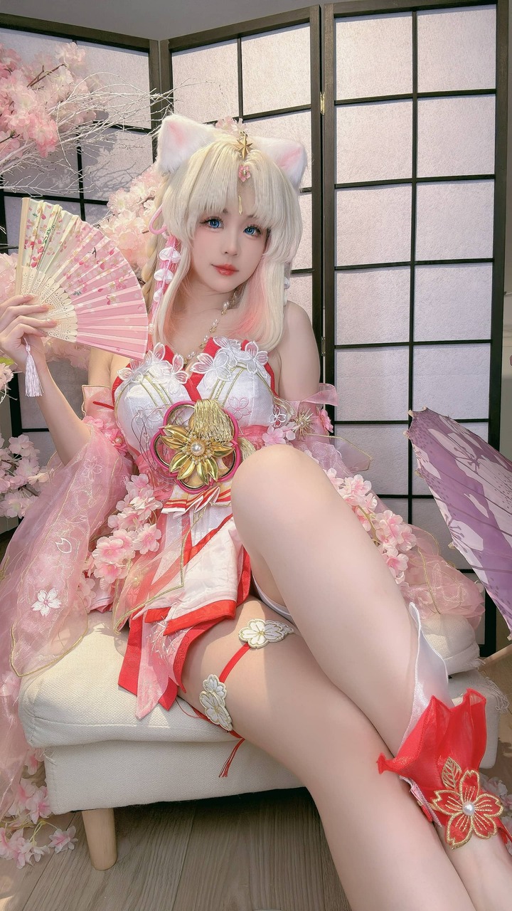 miko酱ww信浓COS：演绎樱花和风版重樱大舰娘的梦幻气质