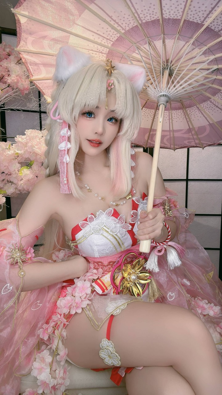 miko酱ww信浓COS：演绎樱花和风版重樱大舰娘的梦幻气质
