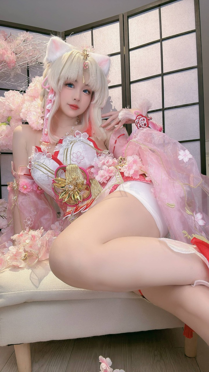 miko酱ww信浓COS：演绎樱花和风版重樱大舰娘的梦幻气质