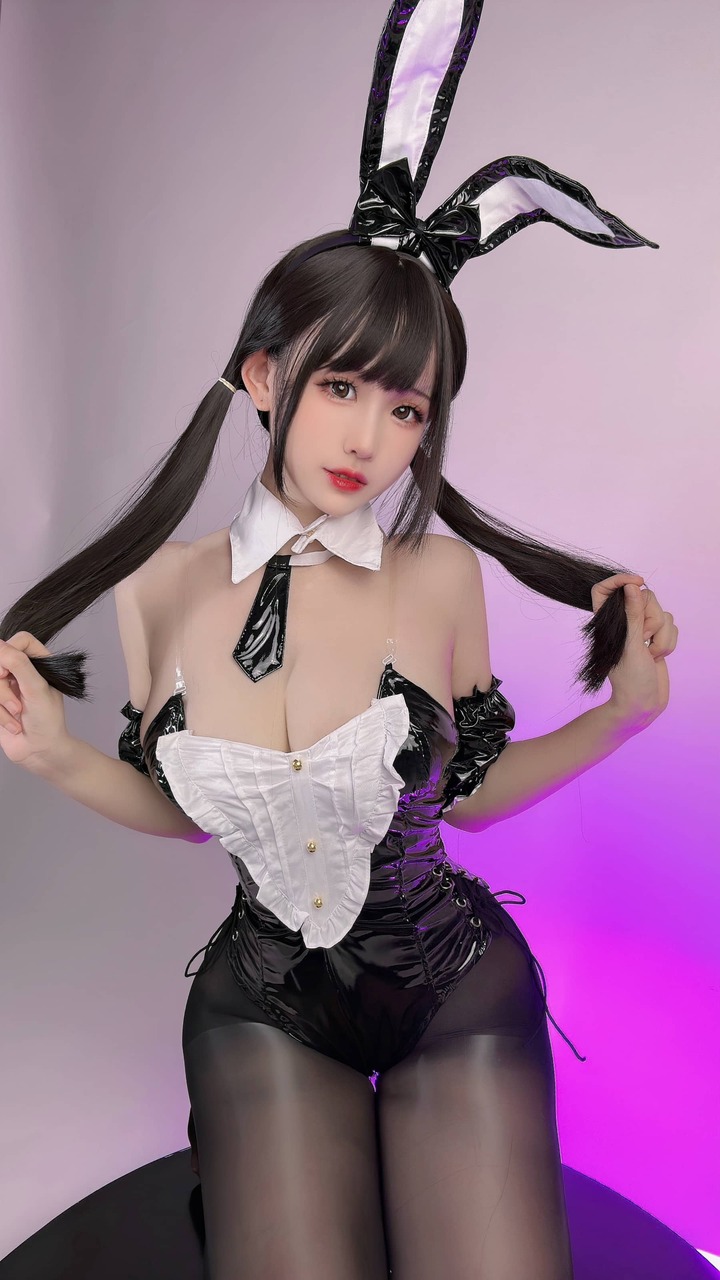 miko酱ww兔兔管家COS:黑色漆皮兔女郎高级质感与少女感 miko酱ww兔兔管家COS:黑色漆皮兔女郎高级质感与少女感