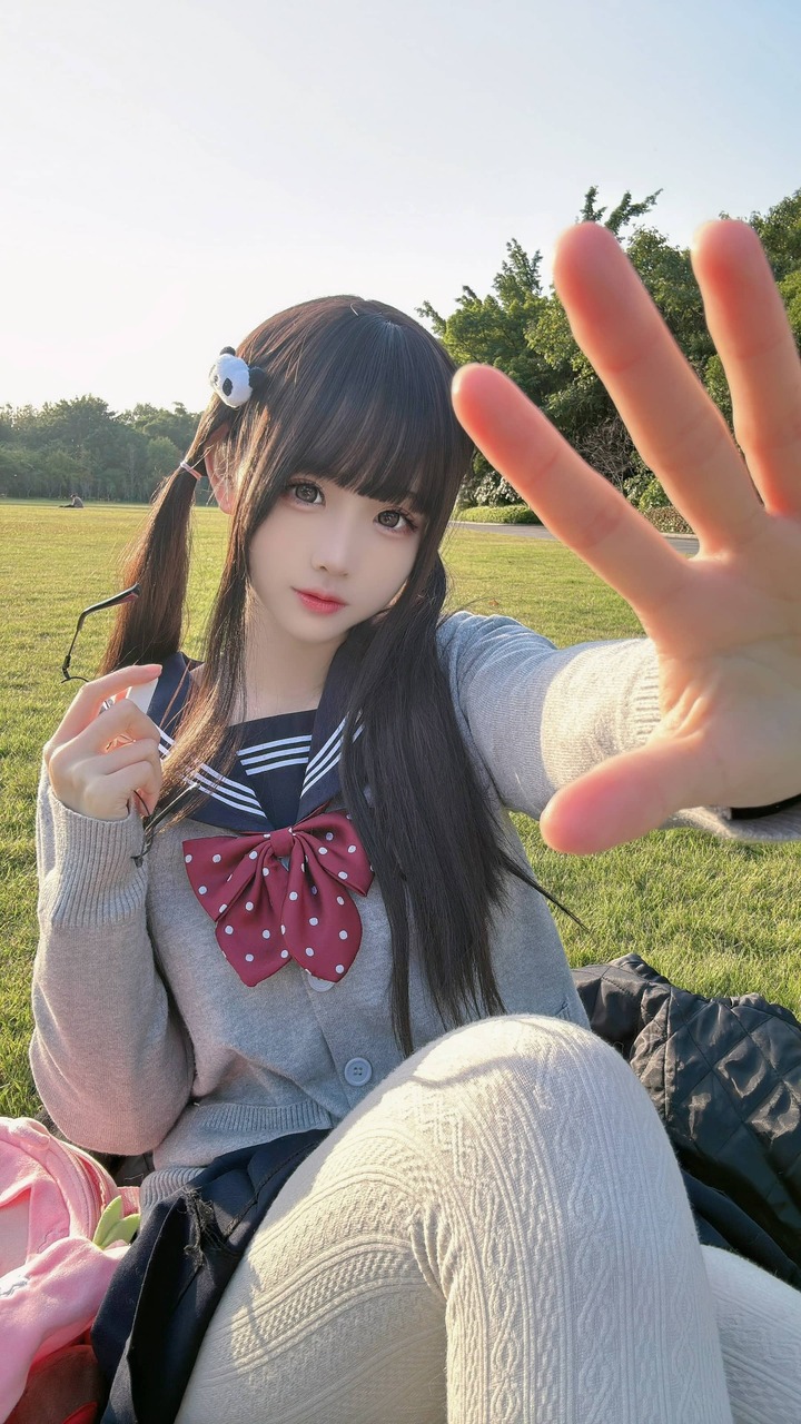 miko酱ww学生妹COS:用校园造型展现青春少女感自然气质 miko酱ww学生妹COS:用校园造型展现青春少女感自然气质