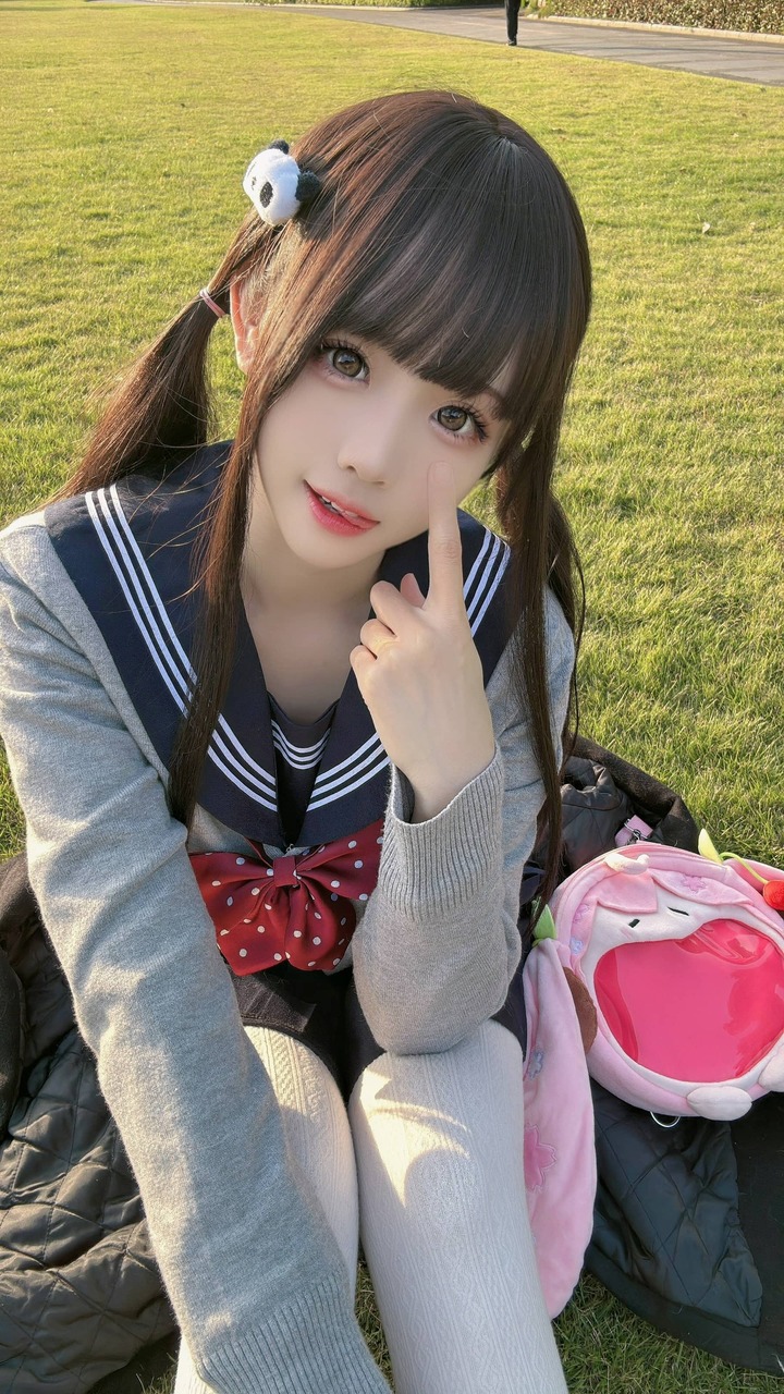 miko酱ww学生妹COS:用校园造型展现青春少女感自然气质 miko酱ww学生妹COS:用校园造型展现青春少女感自然气质