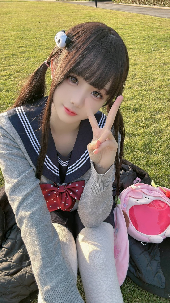 miko酱ww学生妹COS:用校园造型展现青春少女感自然气质 miko酱ww学生妹COS:用校园造型展现青春少女感自然气质