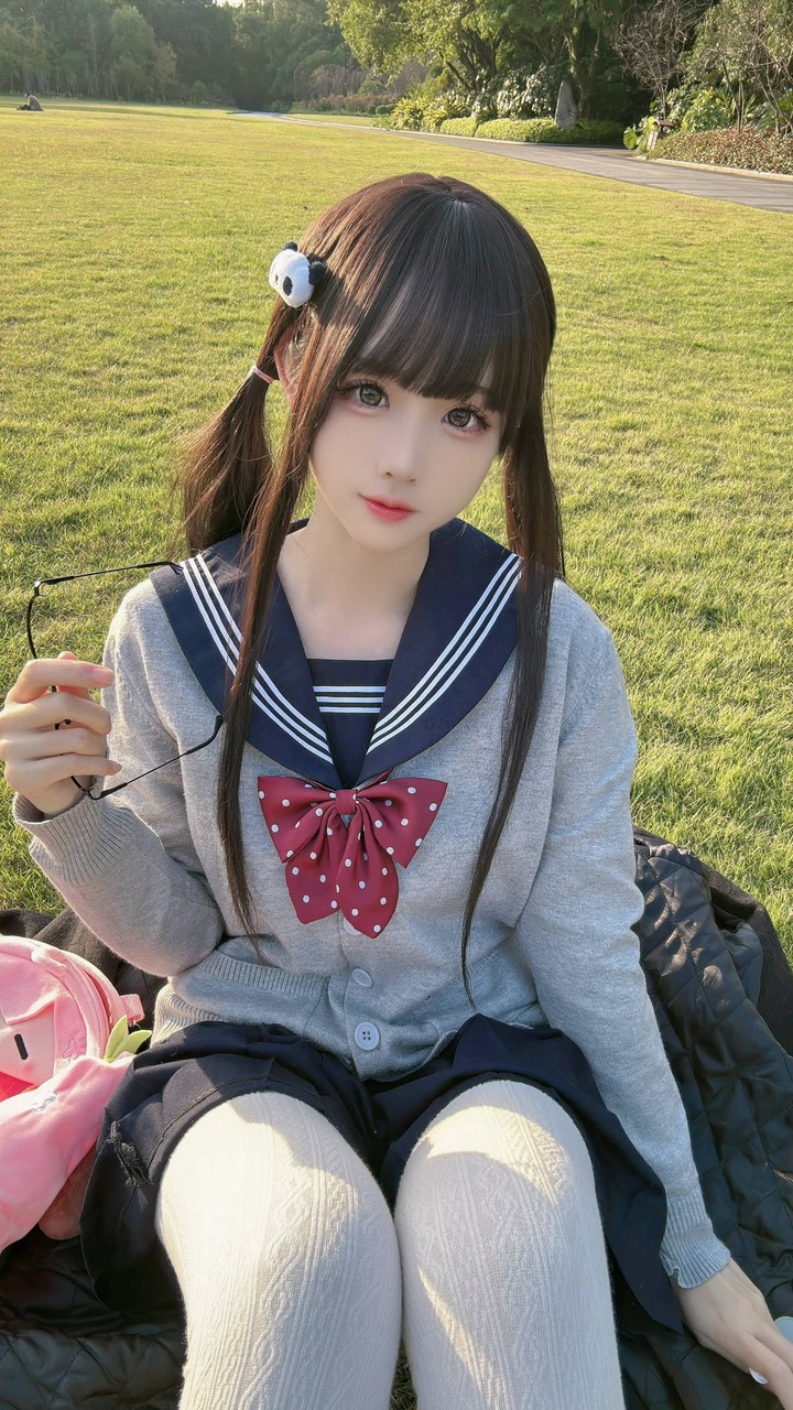 miko酱ww学生妹COS:用校园造型展现青春少女感自然气质 miko酱ww学生妹COS:用校园造型展现青春少女感自然气质