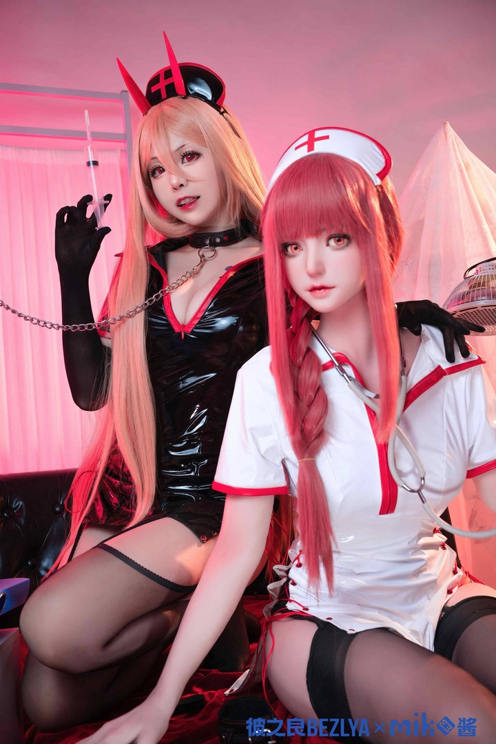 miko酱ww护士版帕瓦COS：血之恶魔的野性甜感与视觉张力