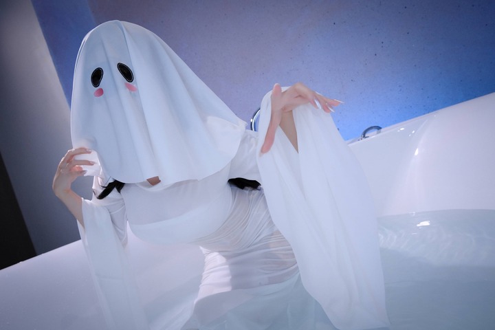 当幽灵褪去惊悚:miko酱ww女幽灵COS镜头叙事与神韵表达 当幽灵褪去惊悚:miko酱ww女幽灵COS镜头叙事与神韵表达