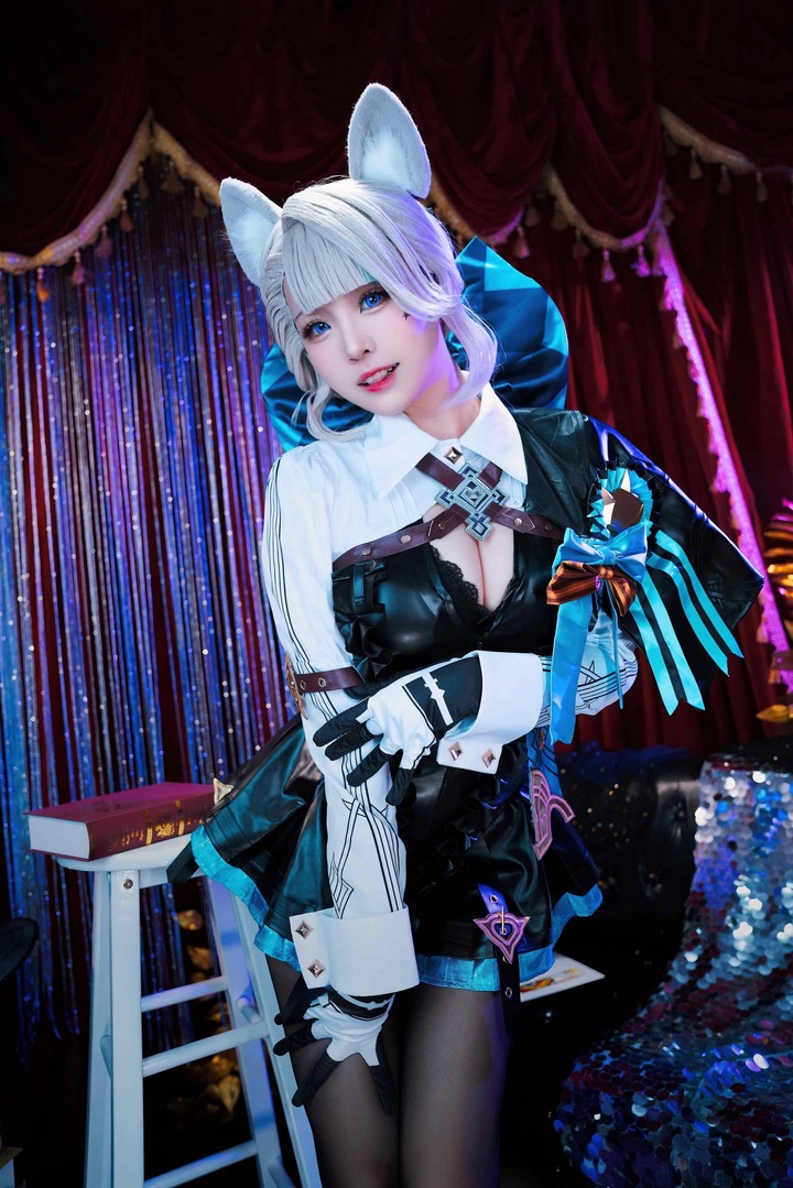 聚光灯背后的静谧凝视:miko酱wwCOS的舞台魔术师琳妮特 聚光灯背后的静谧凝视:miko酱wwCOS的舞台魔术师琳妮特