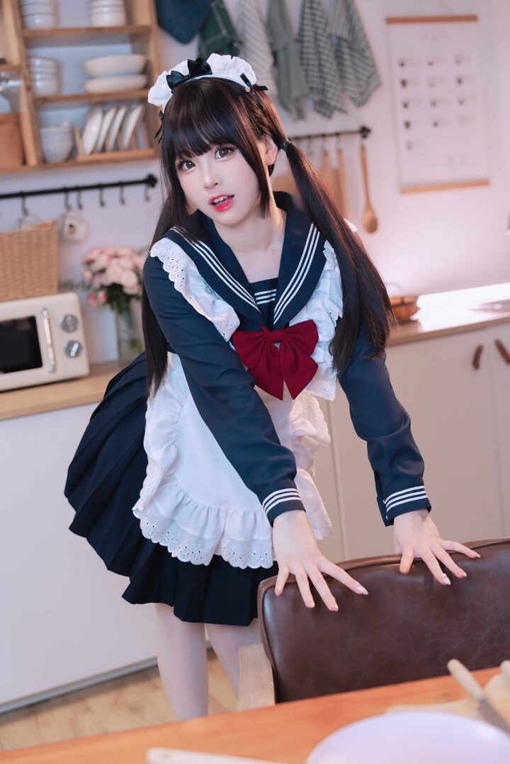 miko酱ww黑白女仆COS:厨房光影与二次元双马尾甜美碰撞 miko酱ww黑白女仆COS:厨房光影与二次元双马尾甜美碰撞