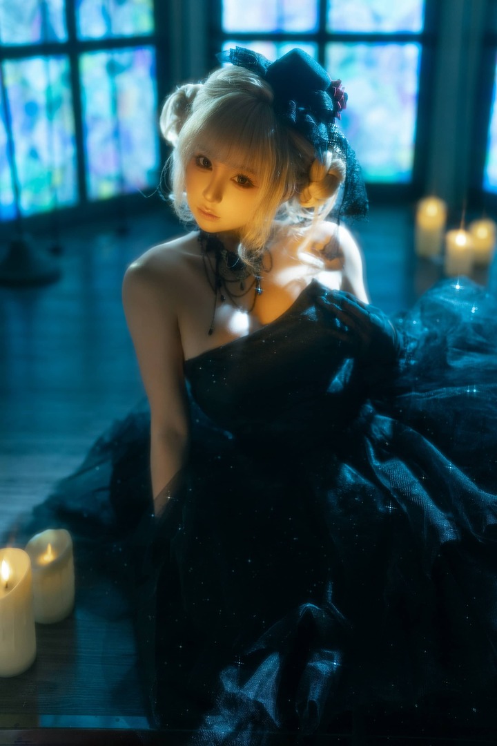 幽蓝夜色烛火交织:蠢沫沫黑婚纱秘仪女孩原创COS美学赏析 幽蓝夜色烛火交织:蠢沫沫黑婚纱秘仪女孩原创COS美学赏析