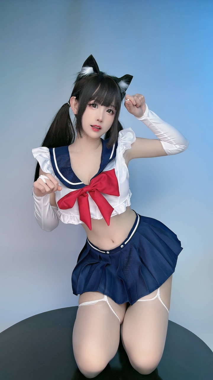 miko酱ww纯欲学妹COS:兽耳制服打造青春系二次元少女感 miko酱ww纯欲学妹COS:兽耳制服打造青春系二次元少女感