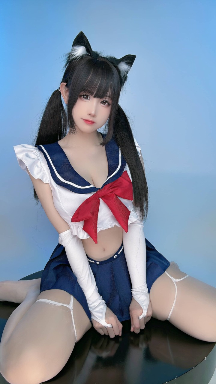 miko酱ww纯欲学妹COS:兽耳制服打造青春系二次元少女感 miko酱ww纯欲学妹COS:兽耳制服打造青春系二次元少女感