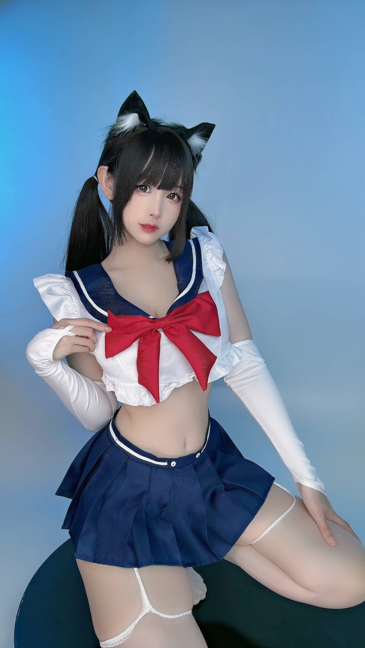 miko酱ww纯欲学妹COS:兽耳制服打造青春系二次元少女感 miko酱ww纯欲学妹COS:兽耳制服打造青春系二次元少女感