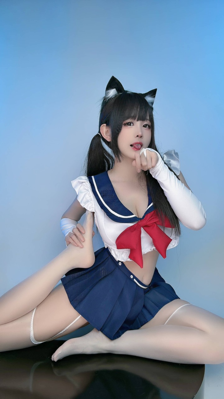 miko酱ww纯欲学妹COS:兽耳制服打造青春系二次元少女感 miko酱ww纯欲学妹COS:兽耳制服打造青春系二次元少女感