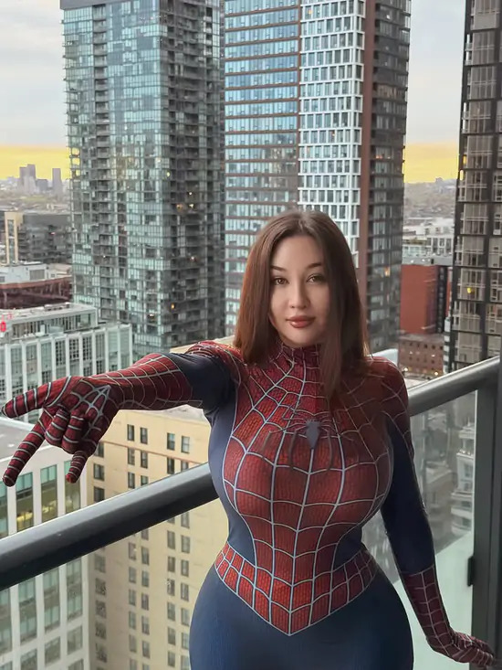 谁说战衣只能男生穿?女版蜘蛛侠COS刷屏,甜酷反差太戳人 谁说战衣只能男生穿?女版蜘蛛侠COS刷屏,甜酷反差太戳人