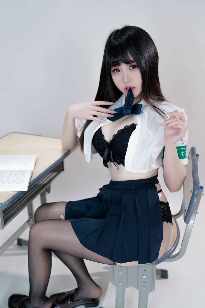 miko酱ww风纪委员JK cos：秩序符号与少女气质的镜头交响