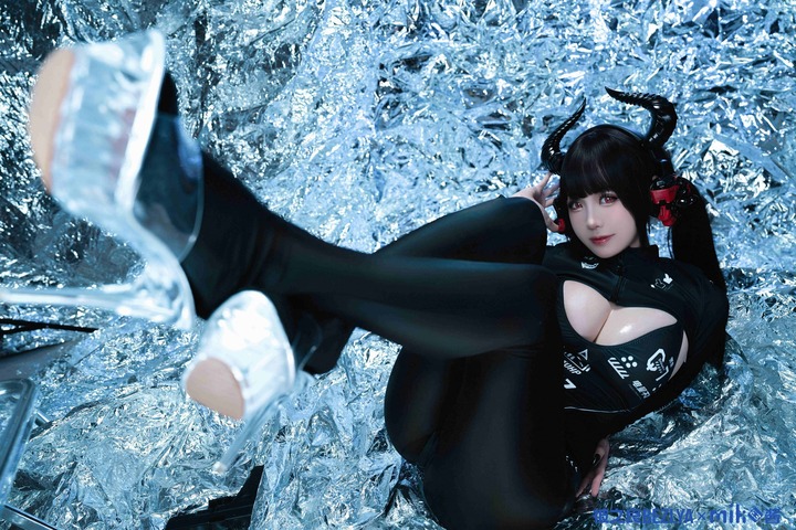 机械意志与幻想异种的冷冽交响:miko酱ww机械姬龙女COS 机械意志与幻想异种的冷冽交响:miko酱ww机械姬龙女COS