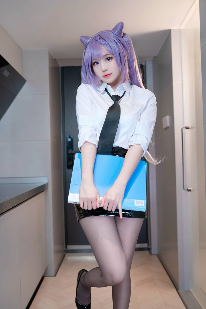 打破次元壁的现代二创:miko酱ww刻晴COS职场精英御姐风 打破次元壁的现代二创:miko酱ww刻晴COS职场精英御姐风