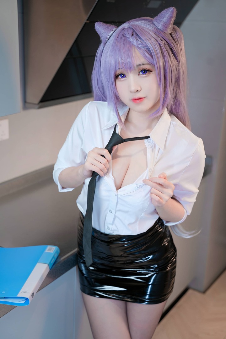 打破次元壁的现代二创:miko酱ww刻晴COS职场精英御姐风 打破次元壁的现代二创:miko酱ww刻晴COS职场精英御姐风
