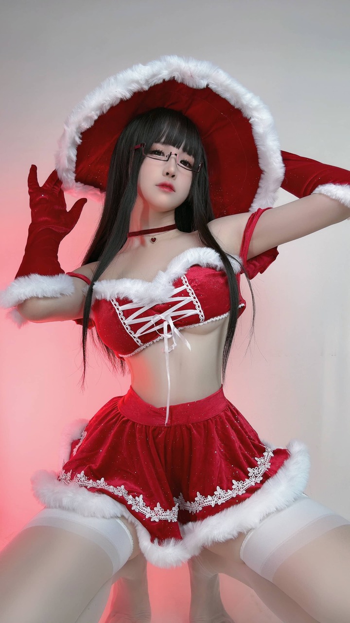 miko酱ww圣诞魔女COS：冬日童话穿在身上的知性学研魔女