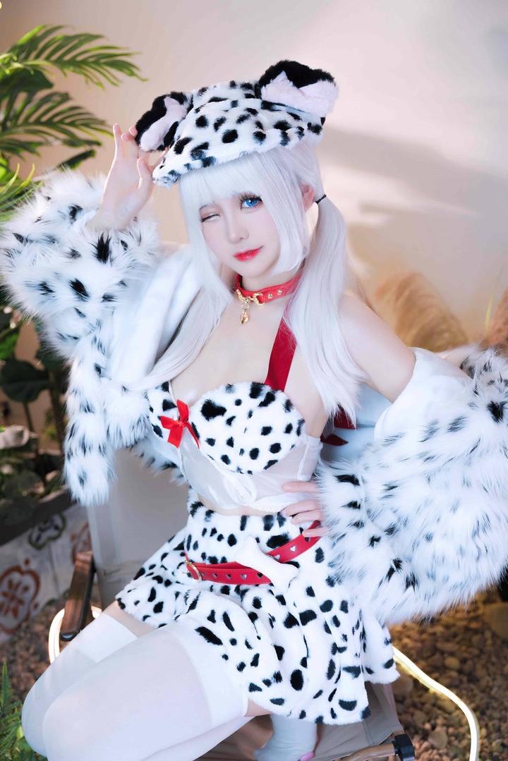 miko酱ww点点狗COS解析:演绎温室森系里的暖绒少女魔力 miko酱ww点点狗COS解析:演绎温室森系里的暖绒少女魔力