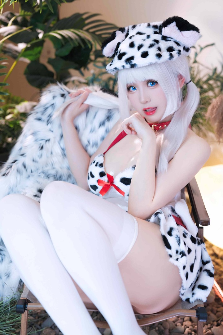 miko酱ww点点狗COS解析:演绎温室森系里的暖绒少女魔力 miko酱ww点点狗COS解析:演绎温室森系里的暖绒少女魔力