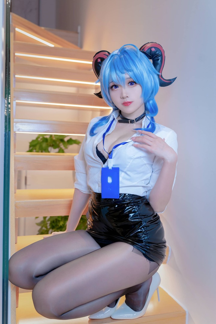 miko酱ww甘雨COS|月海亭秘书空降都市现代OL高级感封神 miko酱ww甘雨COS|月海亭秘书空降都市现代OL高级感封神
