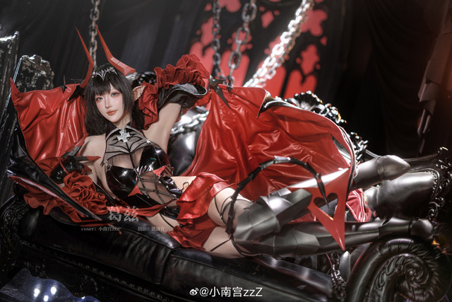 暗夜王座上的哥特咏叹:小南宫zzZcos碧蓝航线葛兹视觉美学