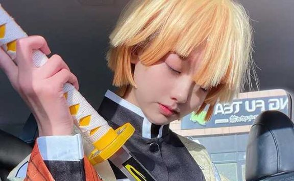 《鬼灭之刃》善逸COS：樱群完美诠释我妻善逸的双面魅力