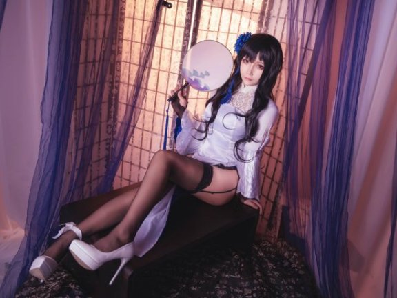 中岛莫之子i少女前线COS：展现玉玲珑95式的性感与优雅