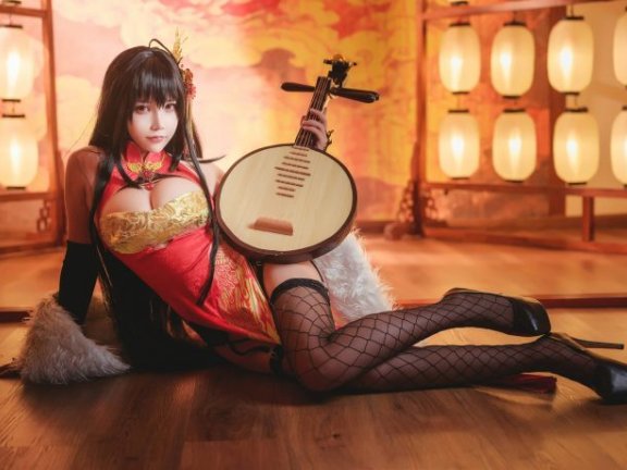 中岛莫之子i碧蓝航线COS：演绎旗袍版大凤的性感与霸气