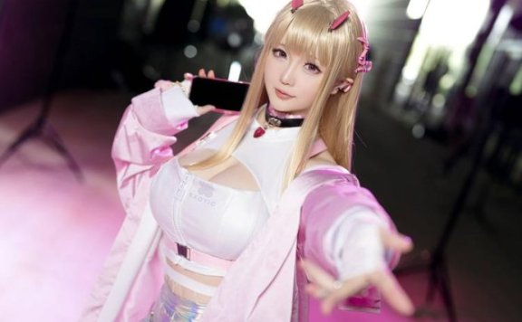 星之迟迟胜利女神COS：完美诠释毒蛇角色的诱惑与智慧