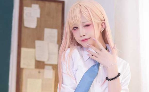 水淼aqua喜多川海梦COS：细腻演绎与性感魅力的展现