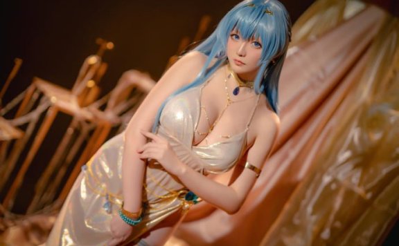 星之迟迟胜利女神COS：完美演绎礼服海伦的性感与优雅