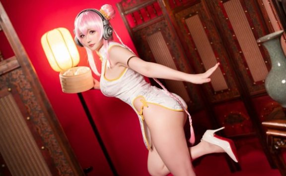虚拟偶像星之迟迟COS：演绎旗袍版索尼子的性感与甜美