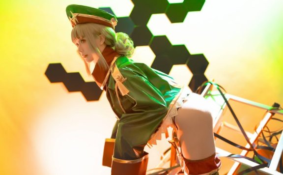 星之迟迟阿良河基维COS：可爱与性感并存的魔法少女梦
